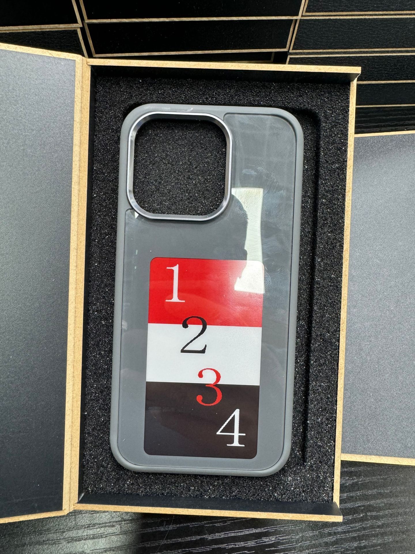 E-ink Screen Phone Case Unlimited Screen Projection Personalized Phone Cover Battery Free New Designer Luxury Phone Case - Image 8